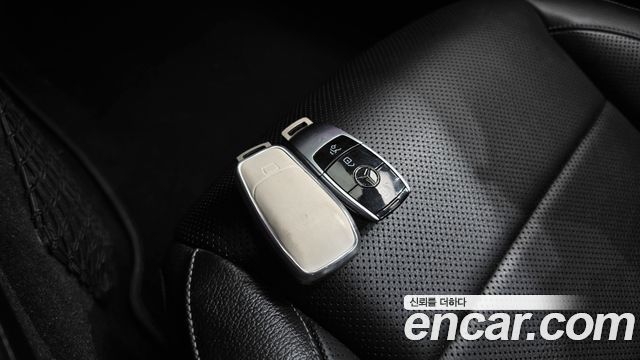 Mercedes-Benz E-Class 2019 — photo 21
