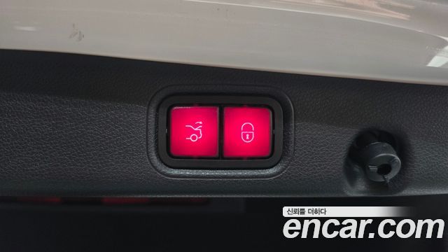 Mercedes-Benz E-Class 2019 — photo 24