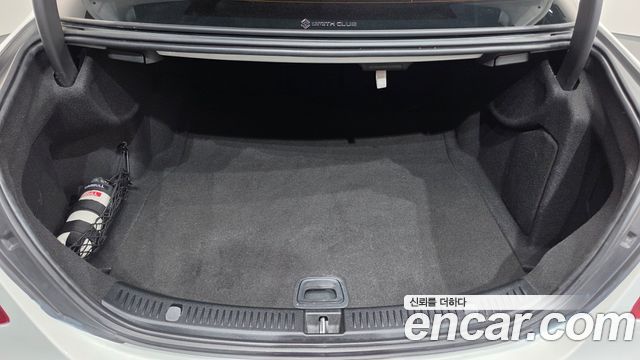 Mercedes-Benz E-Class 2019 — photo 25