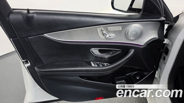 Mercedes-Benz E-Class 2019 — photo 14