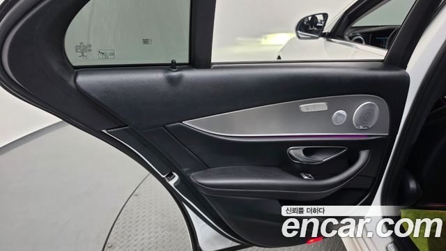 Mercedes-Benz E-Class 2019 — photo 15