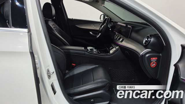 Mercedes-Benz E-Class 2019 — photo 16