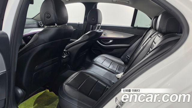 Mercedes-Benz E-Class 2019 — photo 27