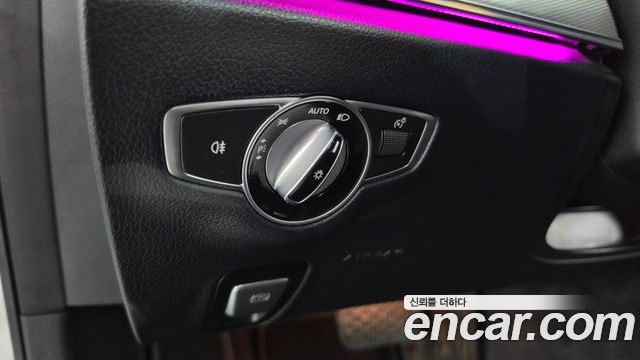Mercedes-Benz E-Class 2019 — photo 30