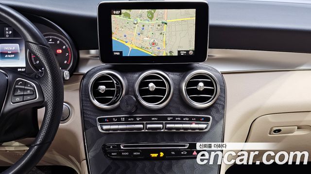 Mercedes-Benz GLC-Class 2019 — photo 14