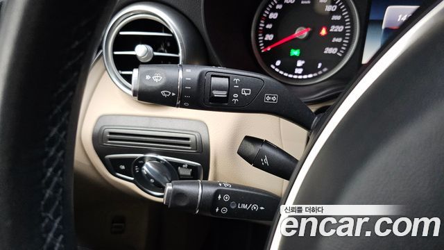 Mercedes-Benz GLC-Class 2019 — photo 16