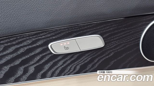 Mercedes-Benz GLC-Class 2019 — photo 17