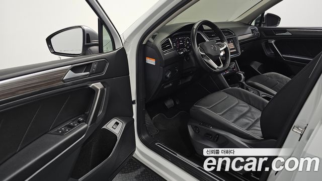 Volkswagen Tiguan 2023 — photo 17
