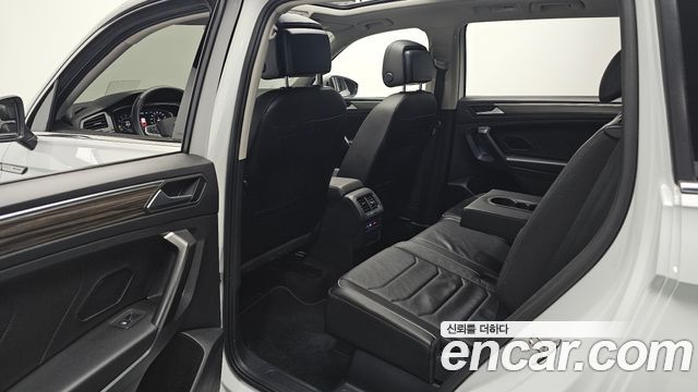 Volkswagen Tiguan 2023 — photo 18