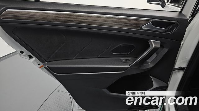 Volkswagen Tiguan 2023 — photo 15