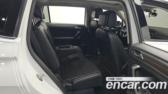 Volkswagen Tiguan 2023 — photo 16