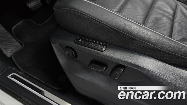 Volkswagen Tiguan 2023 — photo 28