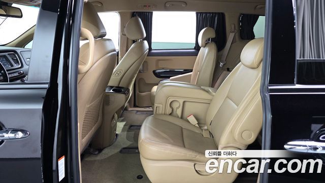Kia Canival 2020 — photo 11