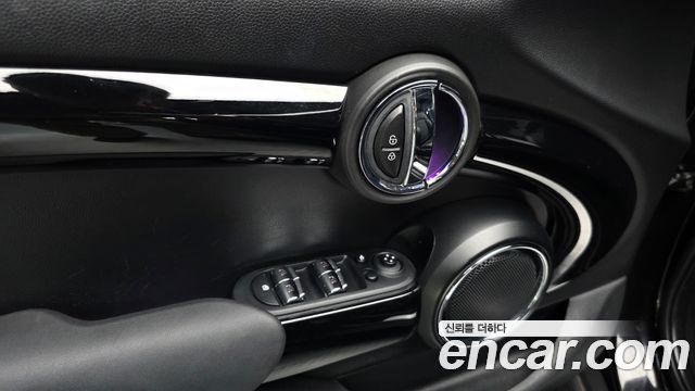 Mini Cooper 2020 — photo 24