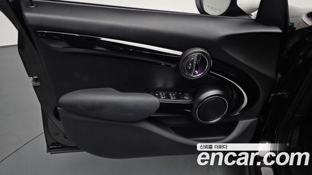 Mini Cooper 2020 — photo 14