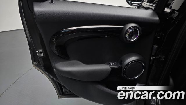 Mini Cooper 2020 — photo 15
