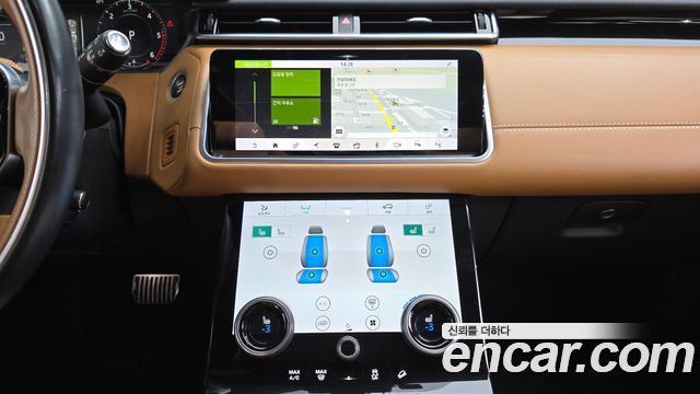 Land Rover Range Rover Velar 2018 — photo 19