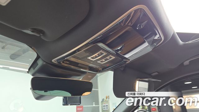 Land Rover Range Rover Velar 2018 — photo 24