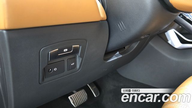 Land Rover Range Rover Velar 2018 — photo 25