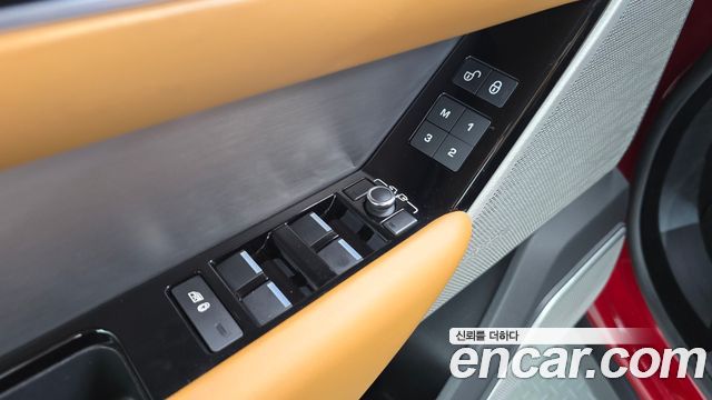 Land Rover Range Rover Velar 2018 — photo 28