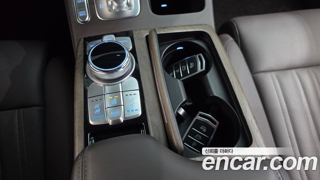 Genesis G90 2019 — photo 12