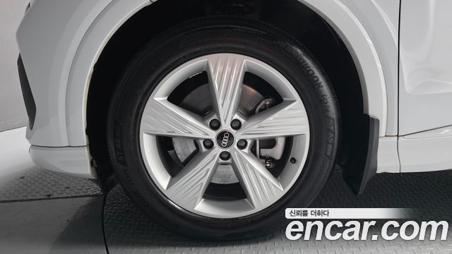 Audi Q4 e-tron 2022 — photo 5