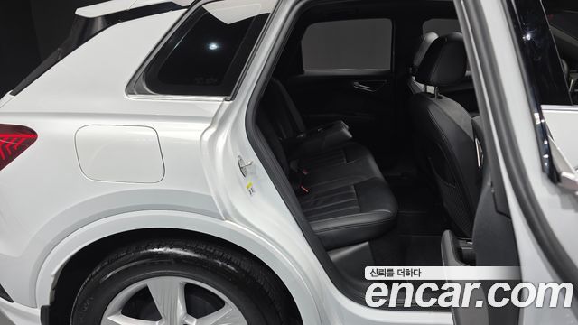 Audi Q4 e-tron 2022 — photo 18