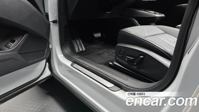 Audi Q4 e-tron 2022 — photo 25