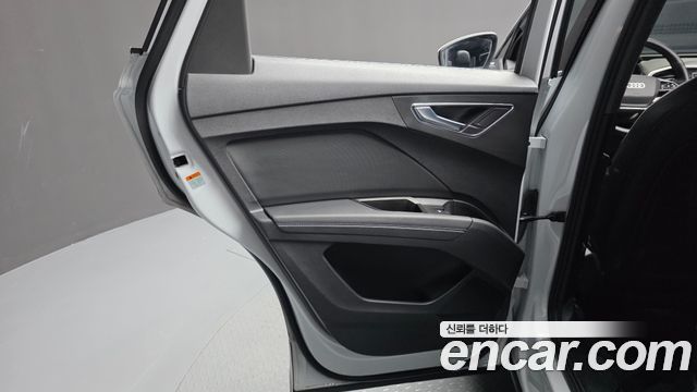 Audi Q4 e-tron 2022 — photo 15