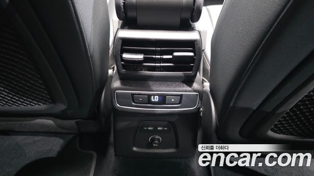 Audi Q4 e-tron 2022 — photo 31