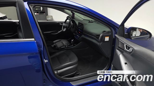 Hyundai Ioniq 2020 — photo 17