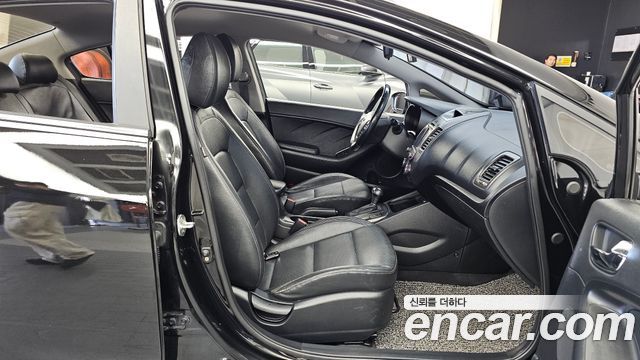 Kia K3 2013 — photo 17