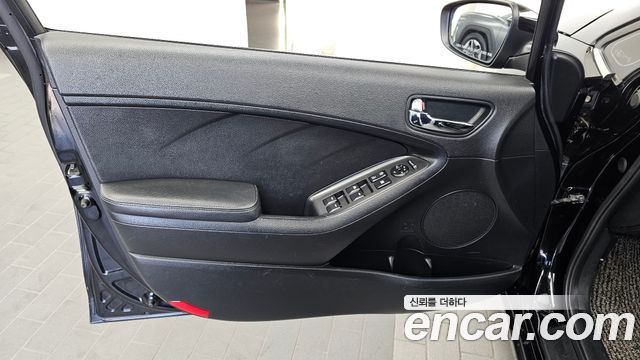 Kia K3 2013 — photo 14