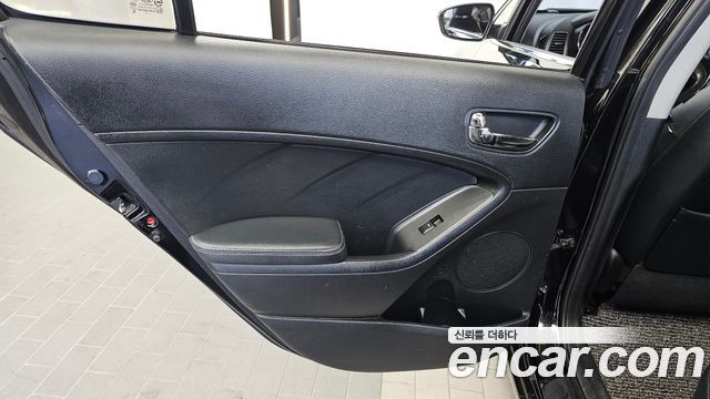 Kia K3 2013 — photo 15