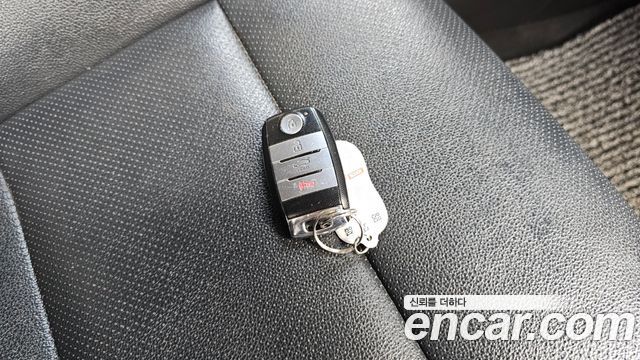 Kia K3 2013 — photo 32