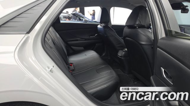 Hyundai AVANTE 2022 — photo 18