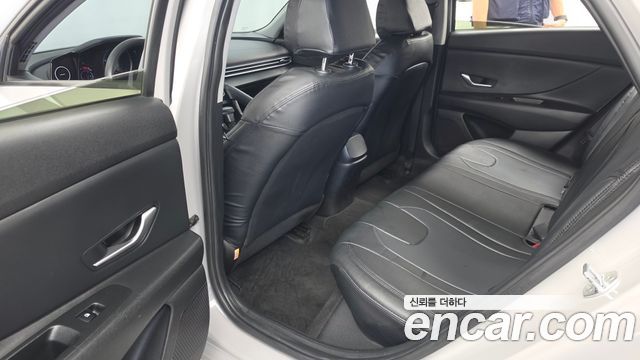 Hyundai AVANTE 2022 — photo 16