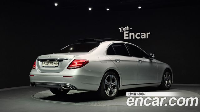 Mercedes-Benz E-Class 2017 — photo 2