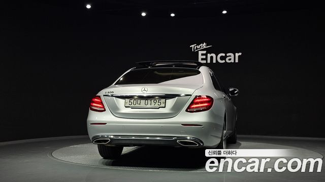 Mercedes-Benz E-Class 2017 — photo 4