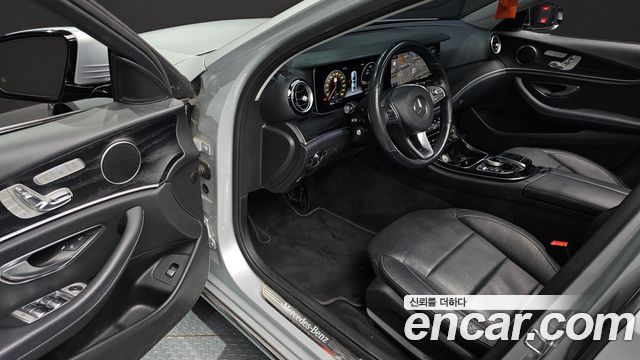Mercedes-Benz E-Class 2017 — photo 10