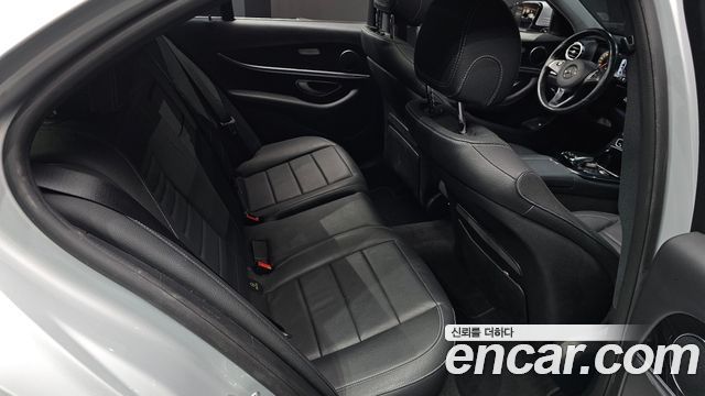Mercedes-Benz E-Class 2017 — photo 12