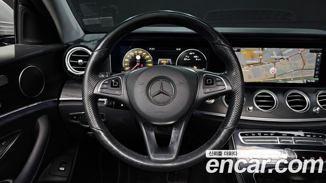 Mercedes-Benz E-Class 2017 — photo 13