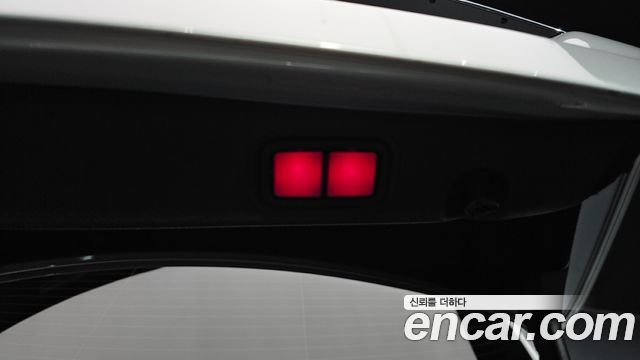 Mercedes-Benz E-Class 2017 — photo 16