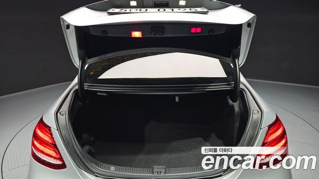Mercedes-Benz E-Class 2017 — photo 20
