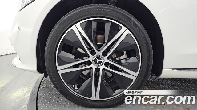 Mercedes-Benz C-Class 2019 — photo 5