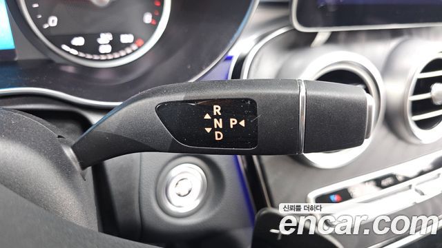 Mercedes-Benz C-Class 2019 — photo 12