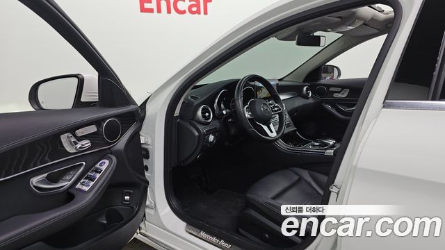 Mercedes-Benz C-Class 2019 — photo 13