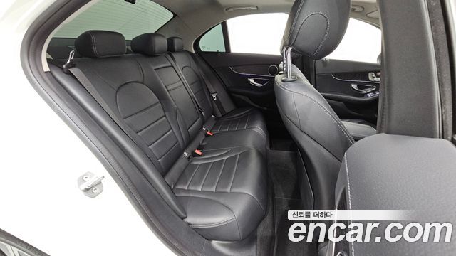 Mercedes-Benz C-Class 2019 — photo 17