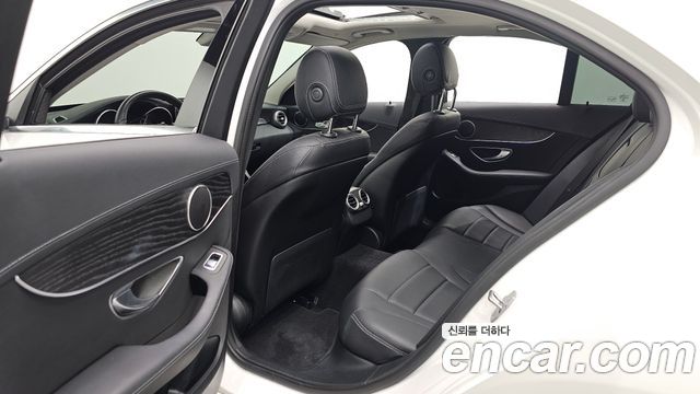 Mercedes-Benz C-Class 2019 — photo 18