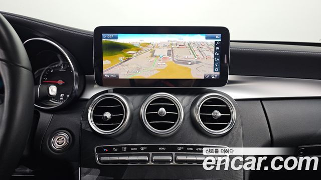 Mercedes-Benz C-Class 2019 — photo 20